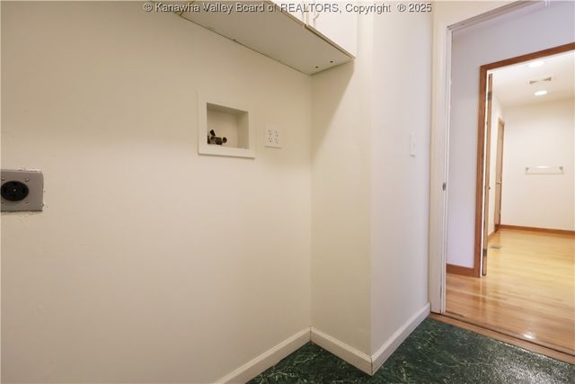 1005 Dupont Avenue, Nitro, WV 25143