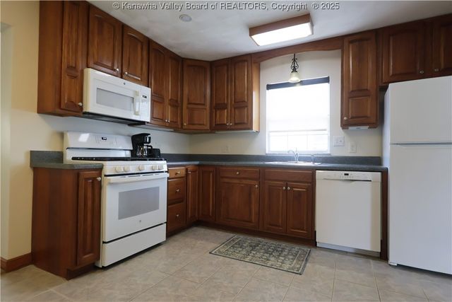 1005 Dupont Avenue, Nitro, WV 25143