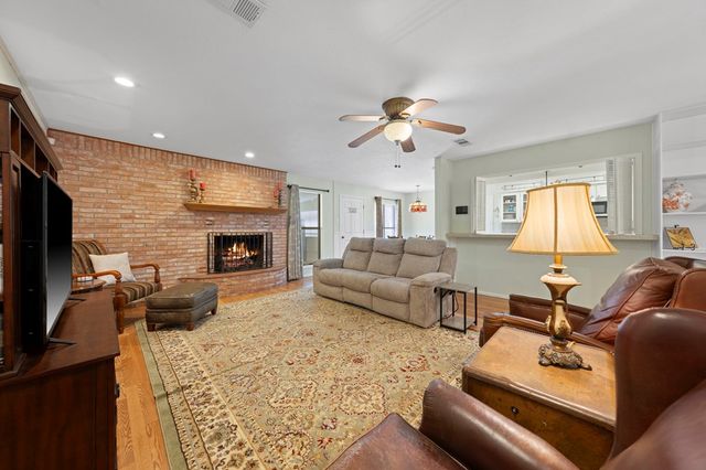 220 Spanish Oak Lane, Kerrville, TX 78028