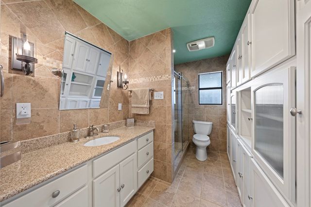 220 Spanish Oak Lane, Kerrville, TX 78028