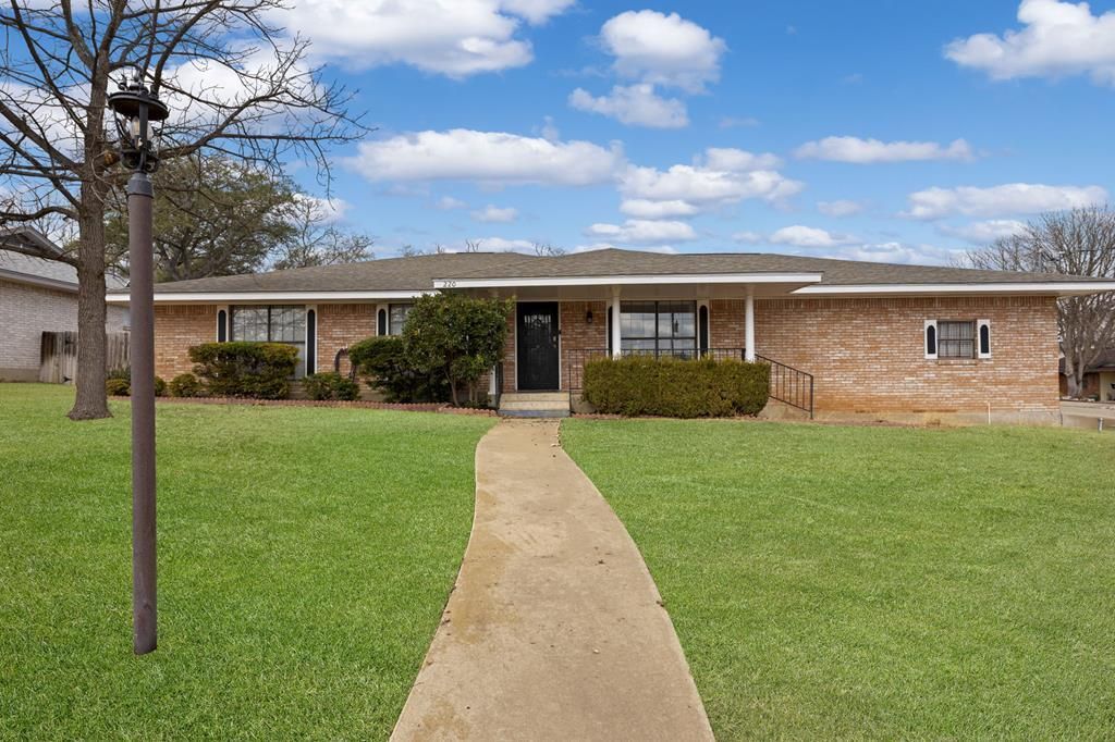 220 Spanish Oak Lane, Kerrville, TX 78028