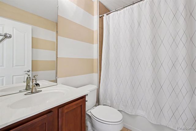 27909 Hopkins Drive, Novi, MI 48377