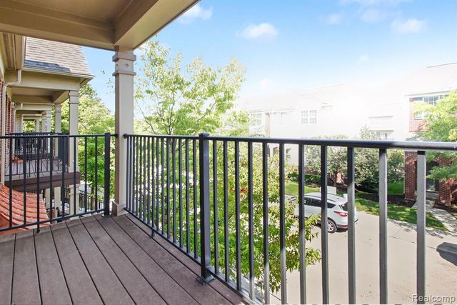 27909 Hopkins Drive, Novi, MI 48377