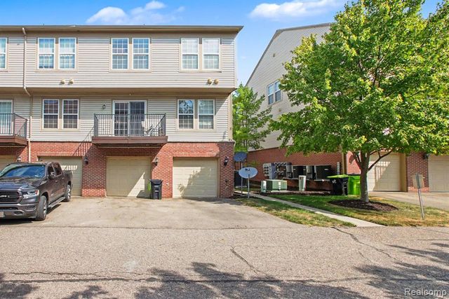 27909 Hopkins Drive, Novi, MI 48377