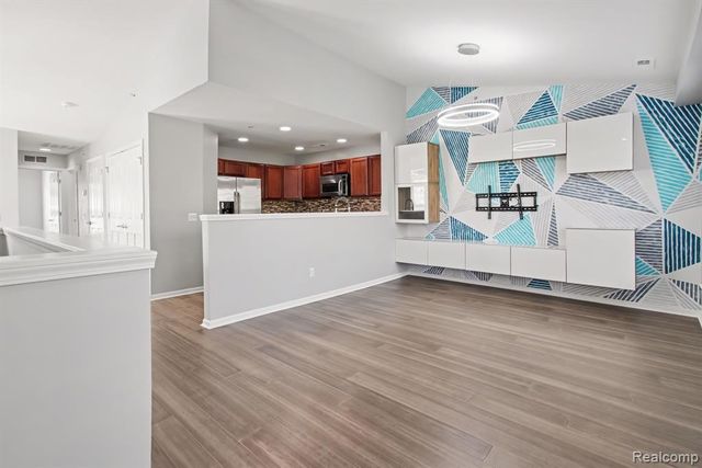27909 Hopkins Drive, Novi, MI 48377