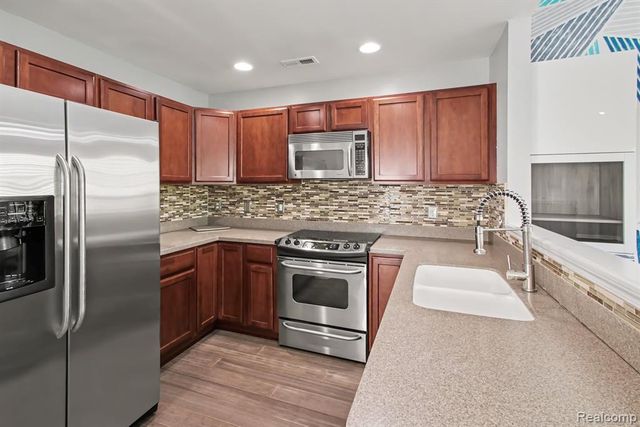 27909 Hopkins Drive, Novi, MI 48377