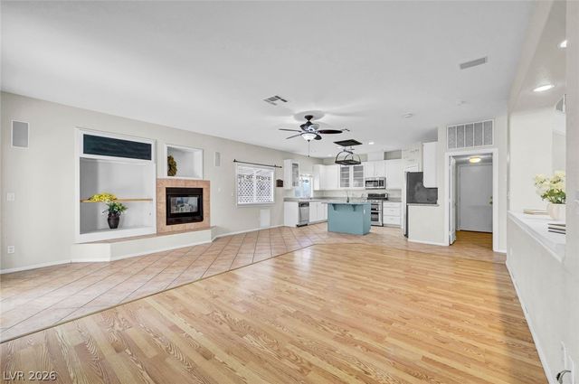 8963 Crystal Lagoon Court, Las Vegas, NV 89147