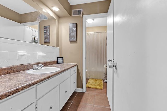 4204 SHADOWFALL DR, Memphis, TN 38141