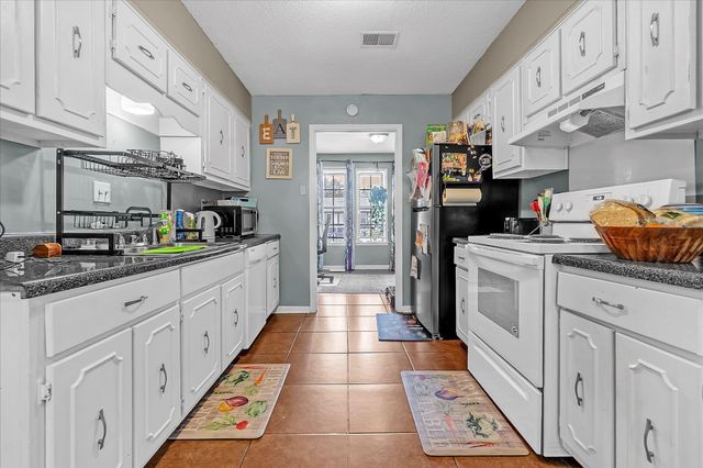 4204 SHADOWFALL DR, Memphis, TN 38141