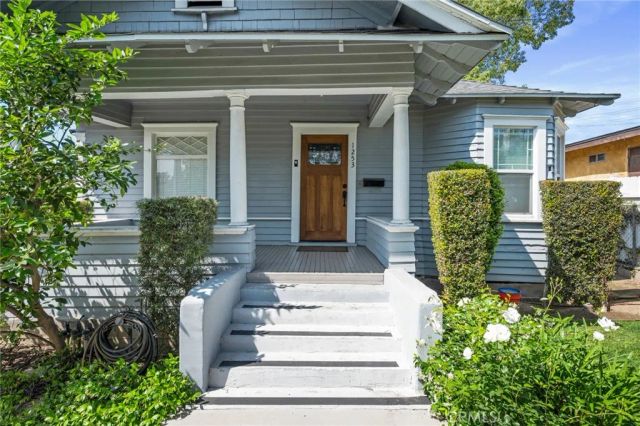 1251 N Commonwealth, Los Angeles, CA 90029