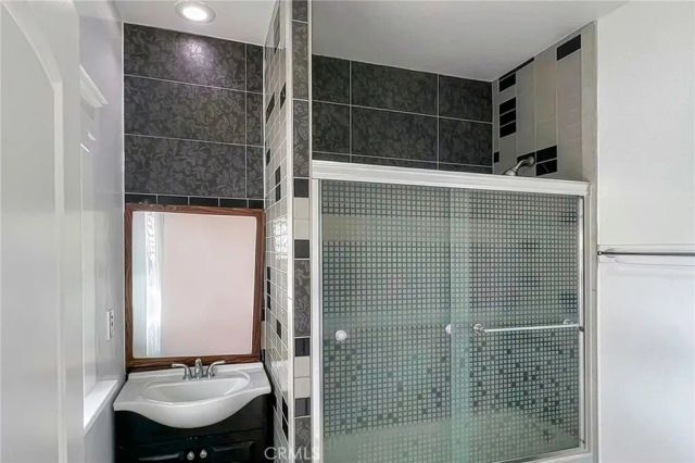 1251 N Commonwealth, Los Angeles, CA 90029