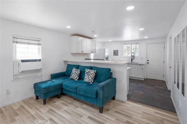 1251 N Commonwealth, Los Angeles, CA 90029