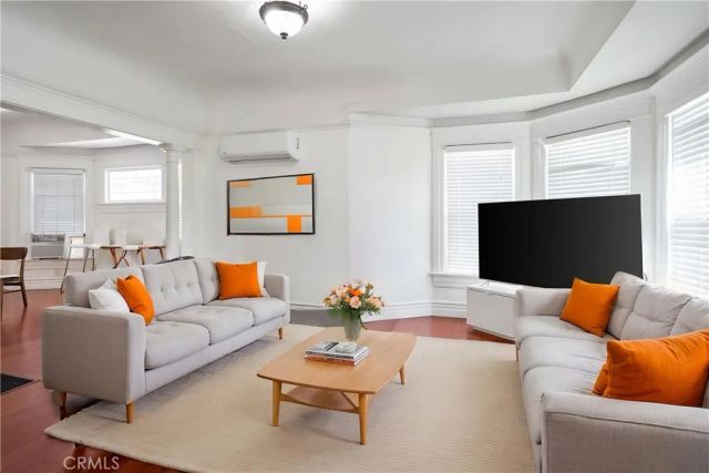 1251 N Commonwealth, Los Angeles, CA 90029