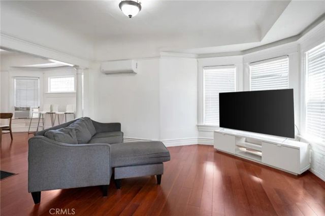 1251 N Commonwealth, Los Angeles, CA 90029