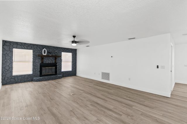 726 Cleaves Street SE, Palm Bay, FL 32909