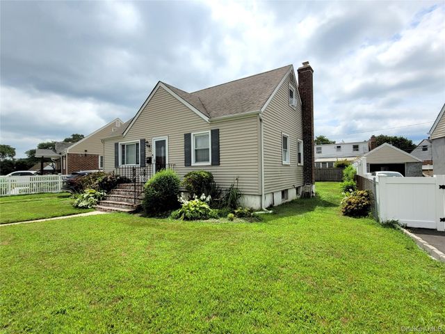 44 Circle Drive, Hempstead, NY 11550