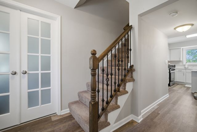 221 Stafford Drive, Mundelein, IL 60060