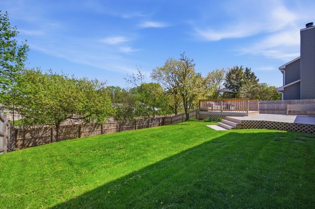 221 Stafford Drive, Mundelein, IL 60060