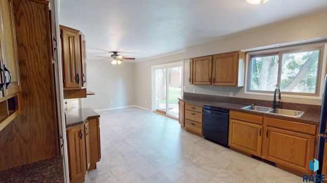 336 21st Ave S Avenue S, Brookings, SD 57006