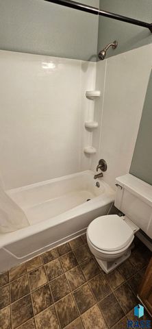 336 21st Ave S Avenue S, Brookings, SD 57006