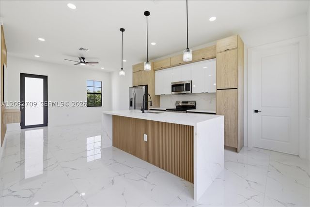 758 Long Distance Ln, Lehigh Acres, FL 33974