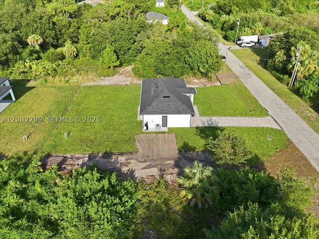 758 Long Distance Ln, Lehigh Acres, FL 33974