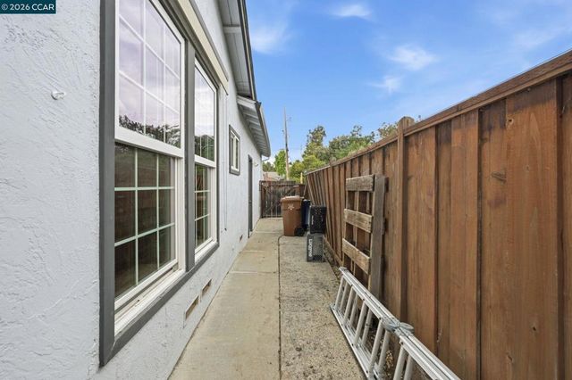 2024 Olympic Dr, Martinez, CA 94553