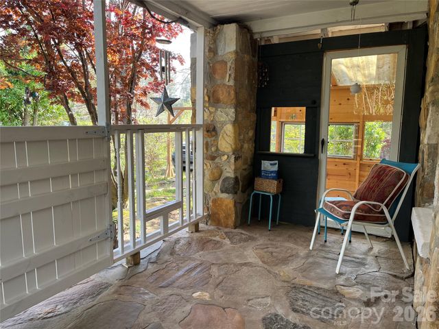 86 R And R Hyder Lane, Hendersonville, NC 28792