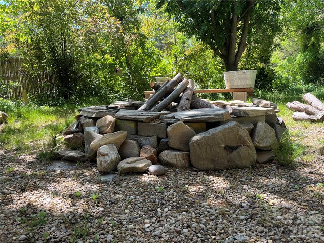 86 R And R Hyder Lane, Hendersonville, NC 28792