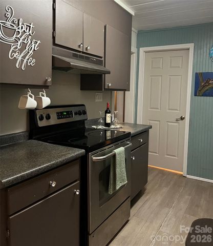 86 R And R Hyder Lane, Hendersonville, NC 28792