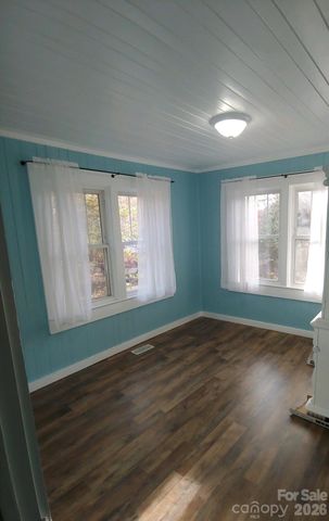 86 R And R Hyder Lane, Hendersonville, NC 28792