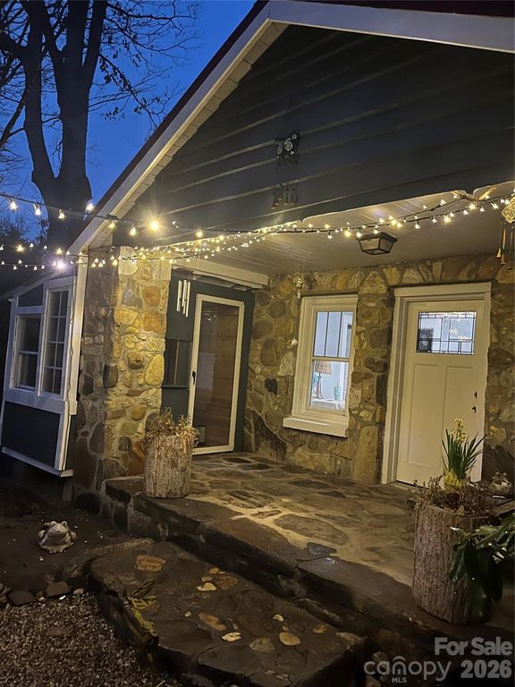 86 R And R Hyder Lane, Hendersonville, NC 28792