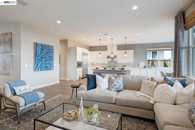 1276 Parkcrest Circle, Manteca, CA 95336