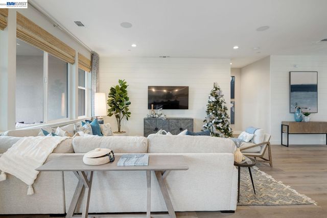 1276 Parkcrest Circle, Manteca, CA 95336