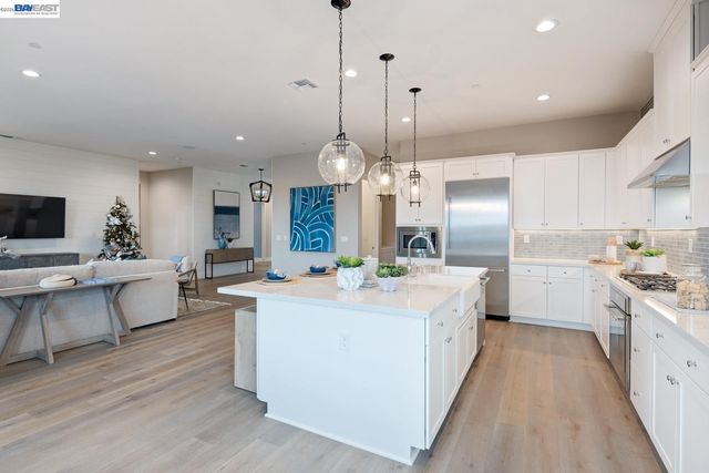 1276 Parkcrest Circle, Manteca, CA 95336