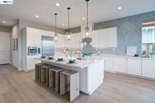 1276 Parkcrest Circle, Manteca, CA 95336