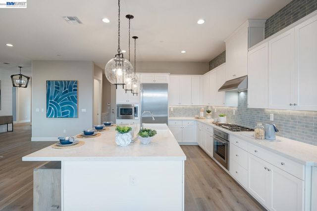 1276 Parkcrest Circle, Manteca, CA 95336