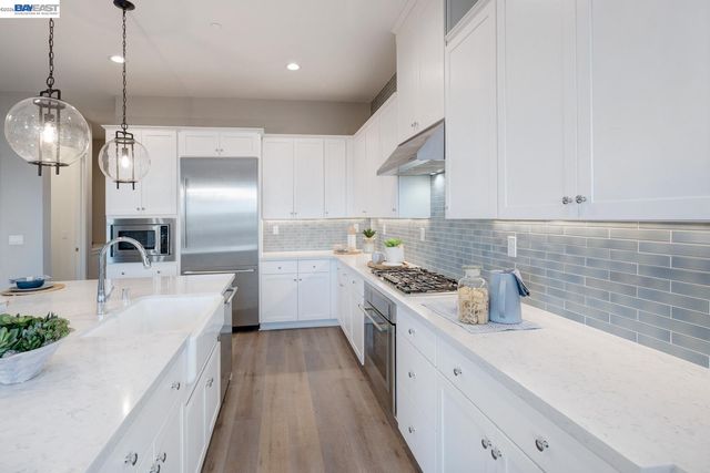 1276 Parkcrest Circle, Manteca, CA 95336