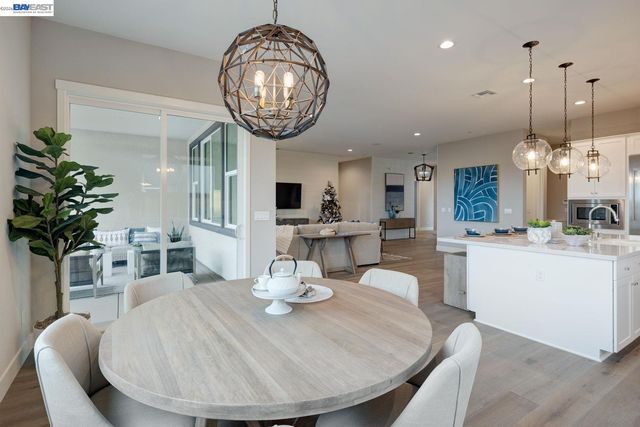 1276 Parkcrest Circle, Manteca, CA 95336