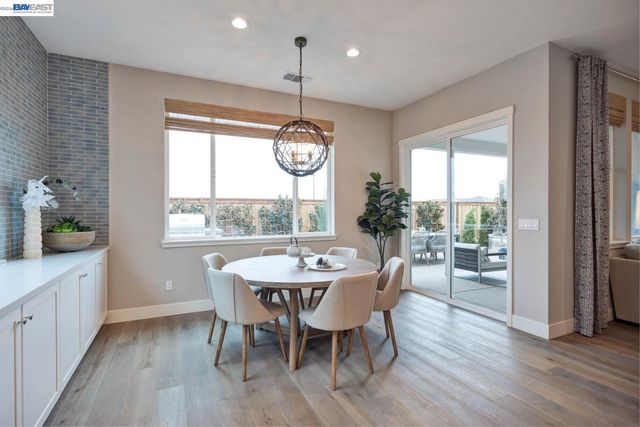 1276 Parkcrest Circle, Manteca, CA 95336