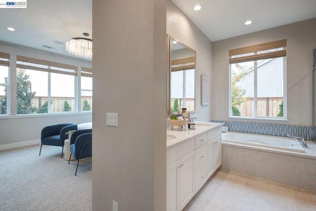 1276 Parkcrest Circle, Manteca, CA 95336