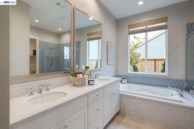 1276 Parkcrest Circle, Manteca, CA 95336