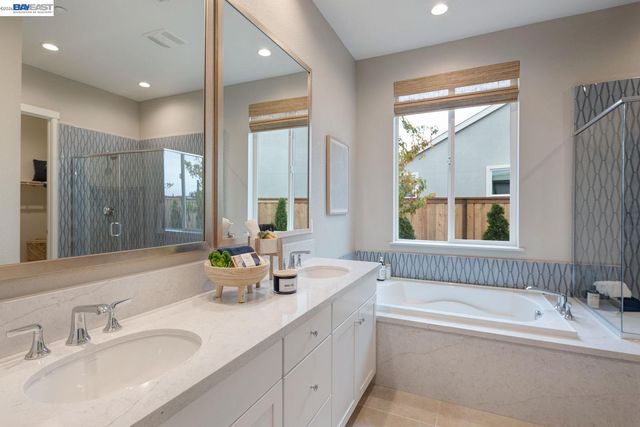1276 Parkcrest Circle, Manteca, CA 95336