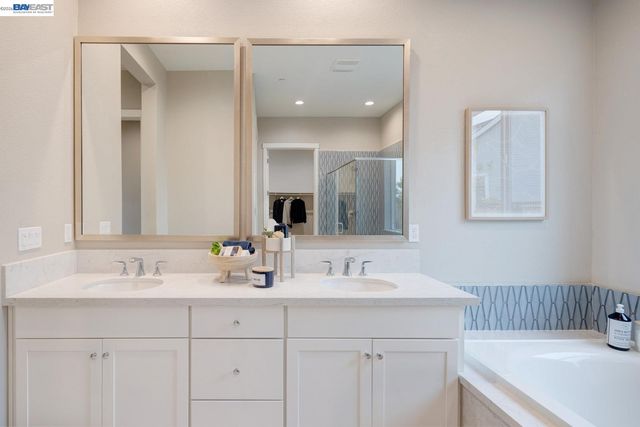 1276 Parkcrest Circle, Manteca, CA 95336