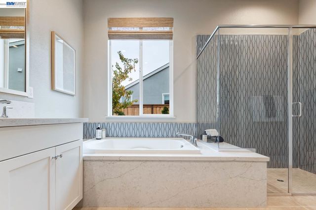 1276 Parkcrest Circle, Manteca, CA 95336