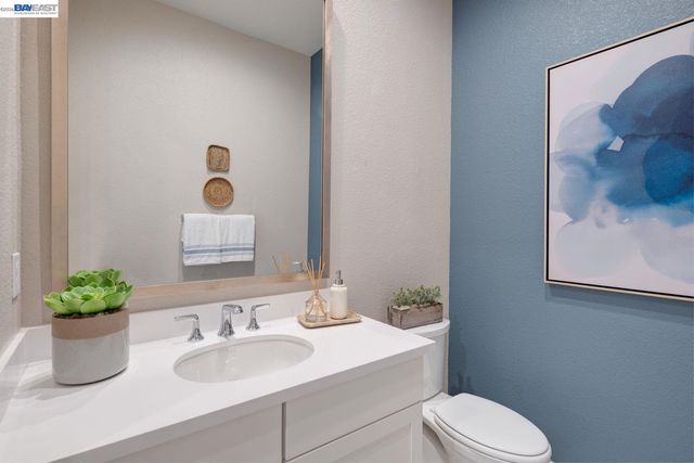 1276 Parkcrest Circle, Manteca, CA 95336