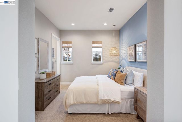 1276 Parkcrest Circle, Manteca, CA 95336