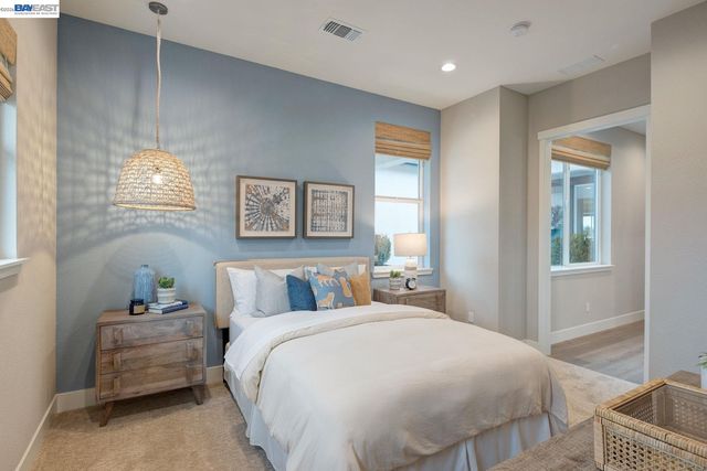 1276 Parkcrest Circle, Manteca, CA 95336