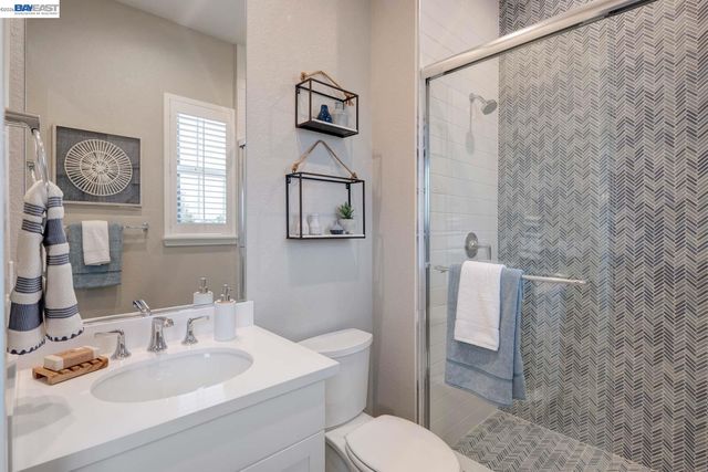 1276 Parkcrest Circle, Manteca, CA 95336