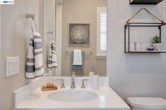 1276 Parkcrest Circle, Manteca, CA 95336